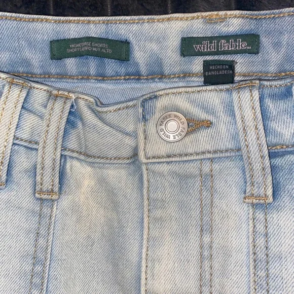 Wild Fable Womens High Rise Carpenter Denim Shorts Light Wash Raw Hem Size 8 - Picture 8 of 10